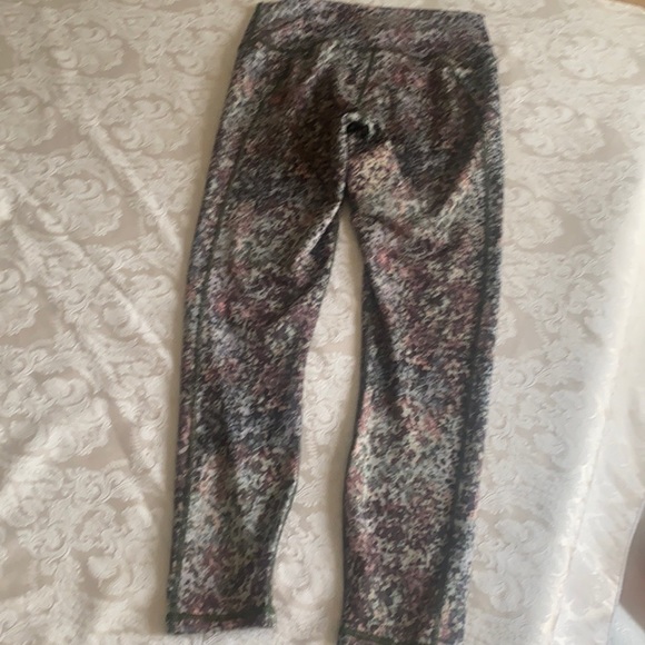 Camouflage Colors Printed Leggings By Fabletics, S - Picture 2 of 8
